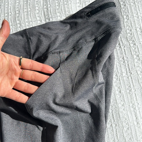 Lululemon grey cropped leggings - Picture 3 of 5